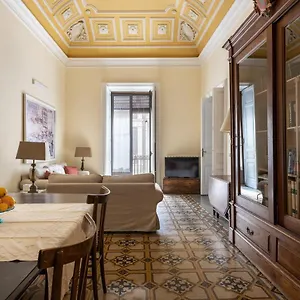 catania-city-center-historical-building-home.catania-hotels.net/